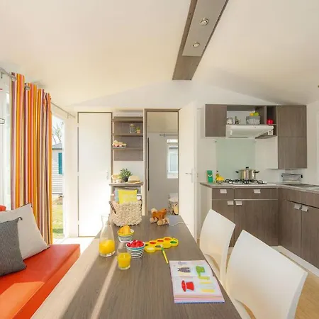 Camping Sunissim Les Vignes By Locatour Campingplads